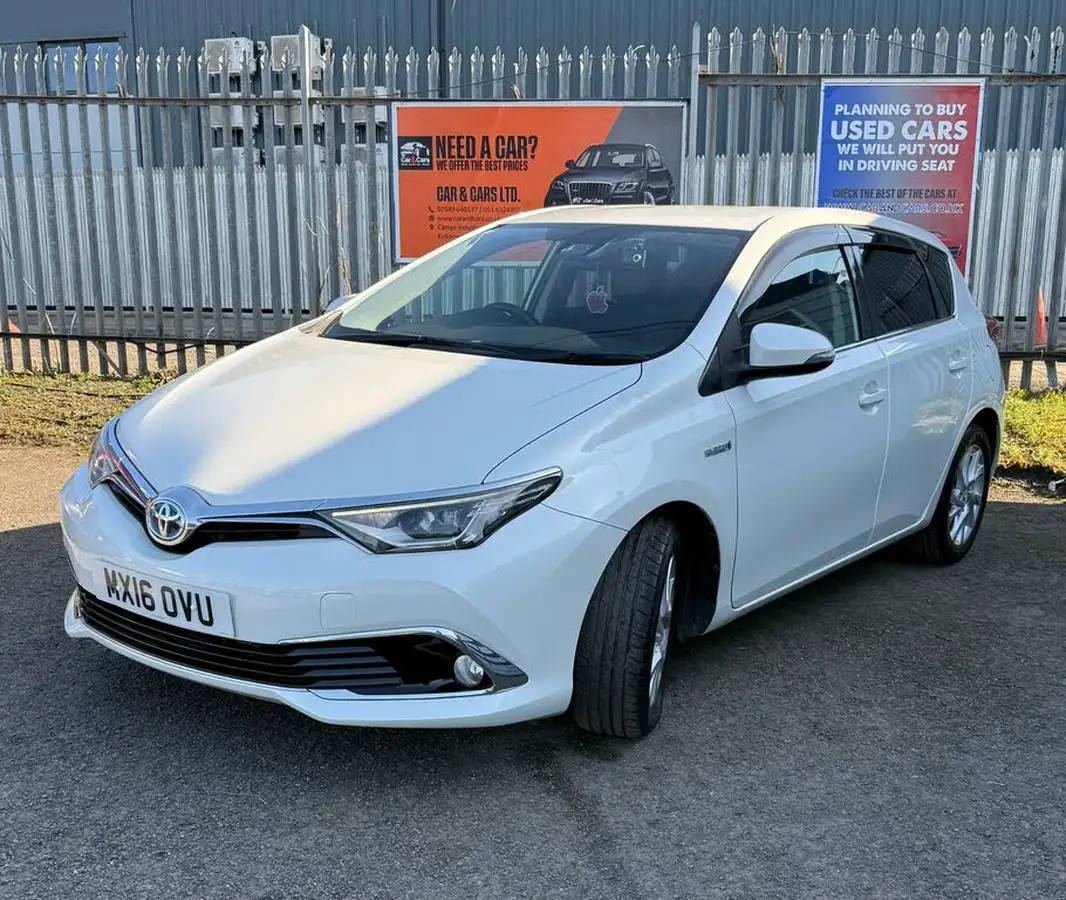 2016-toyota-auris-big-1