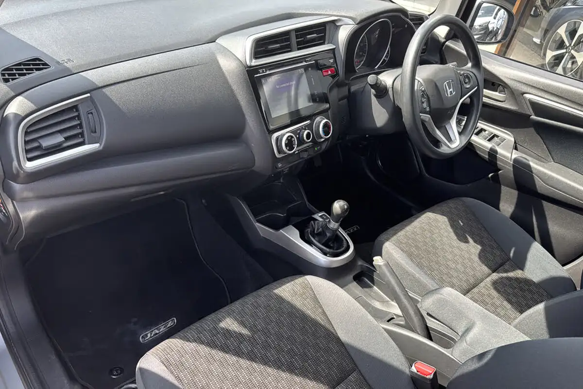 2016-honda-jazz-13-i-vtec-se-big-10