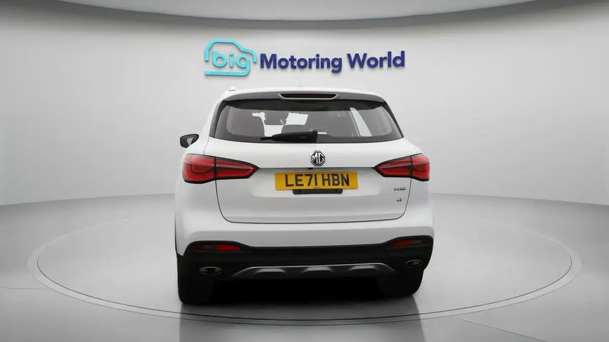 2022-mg-hs-15t-gdi-exclusive-162ps-big-6