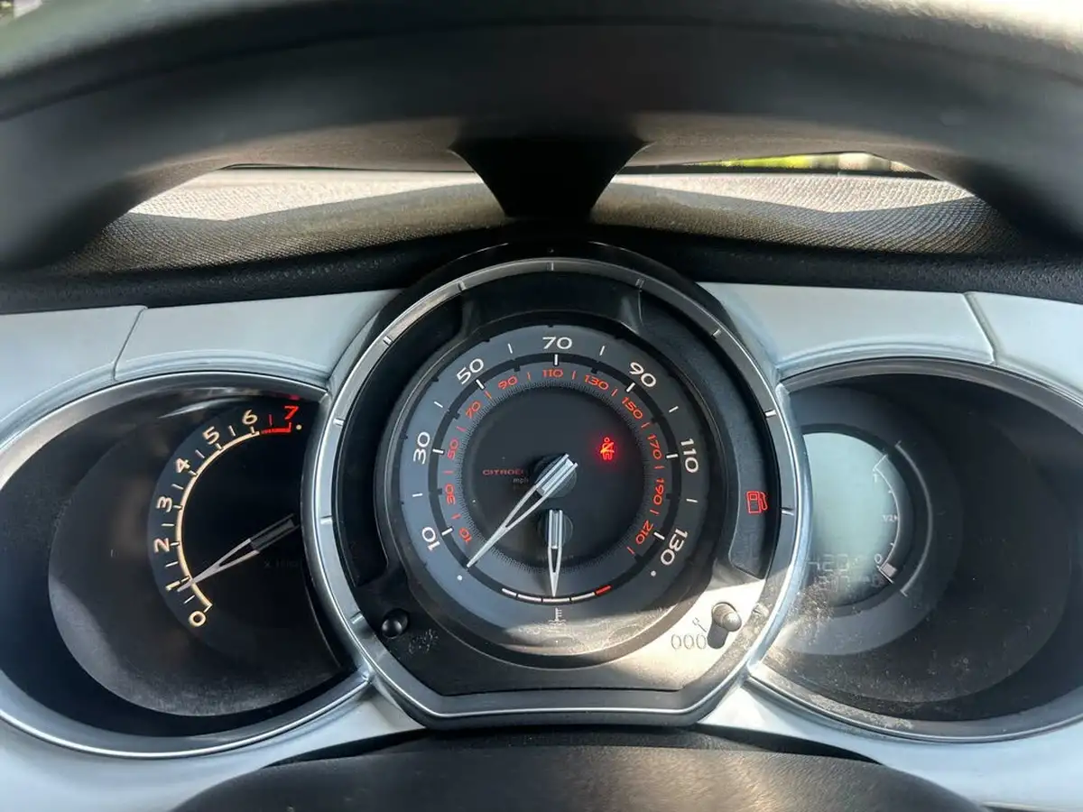 2014-citroen-ds3-12-dsign-by-benefit-big-13