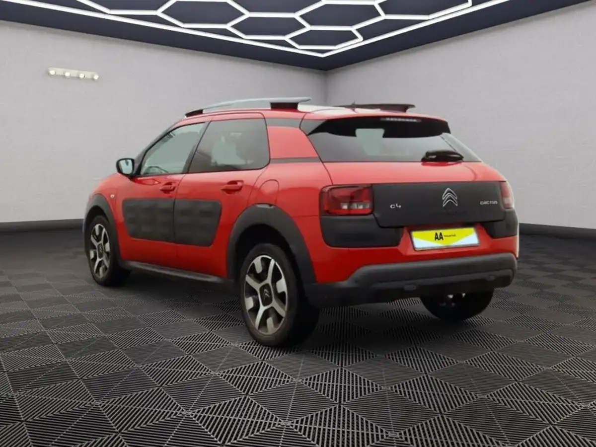2015-citroen-c4-cactus-16bluehdi-flair-big-2