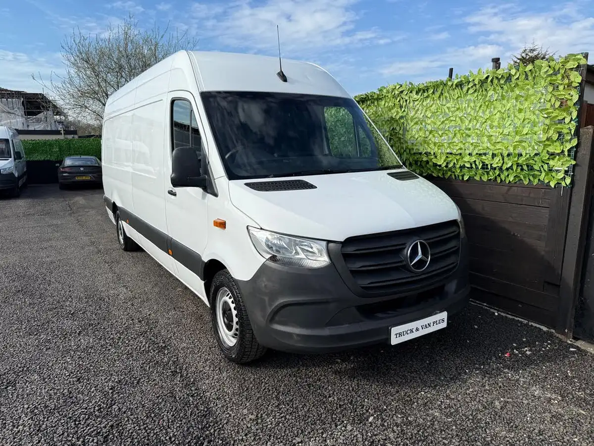 2018-mercedes-benz-sprinter-21cdi-311-l2h1-panel-van-rwd-eco-gear-360-big-0