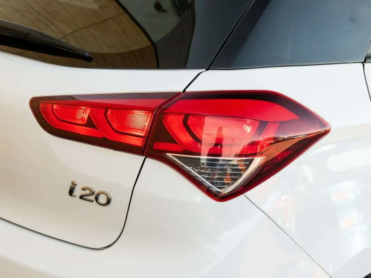 2016-hyundai-i20-12-se-hatchback-5d-big-8