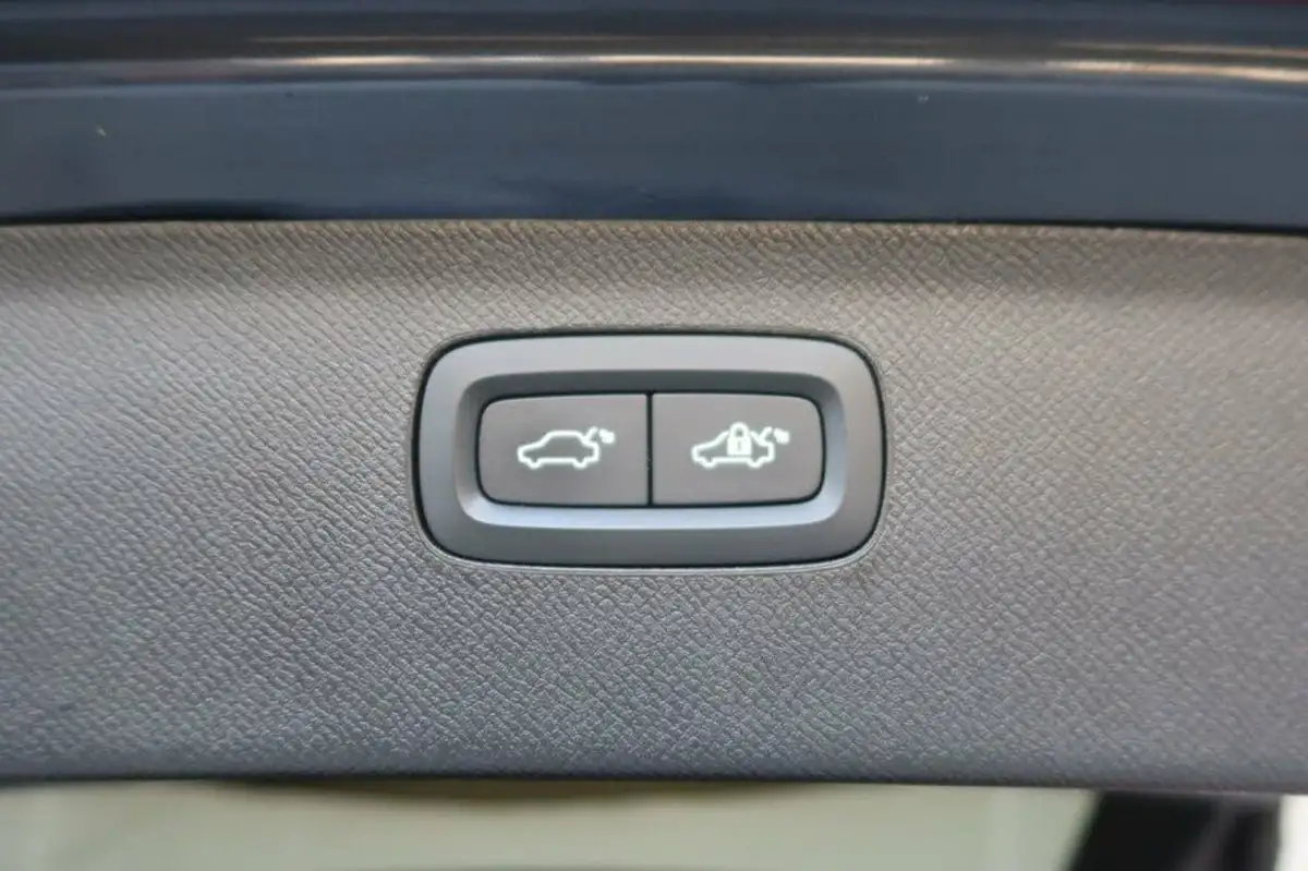 2021-volvo-xc90-20td-b5-momentum-big-10