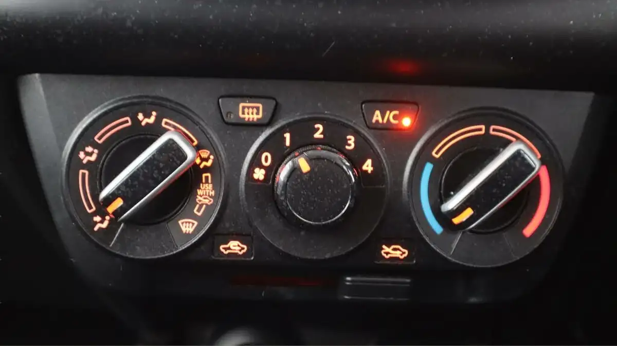 2019-suzuki-swift-12-dualjet-attitude-big-11