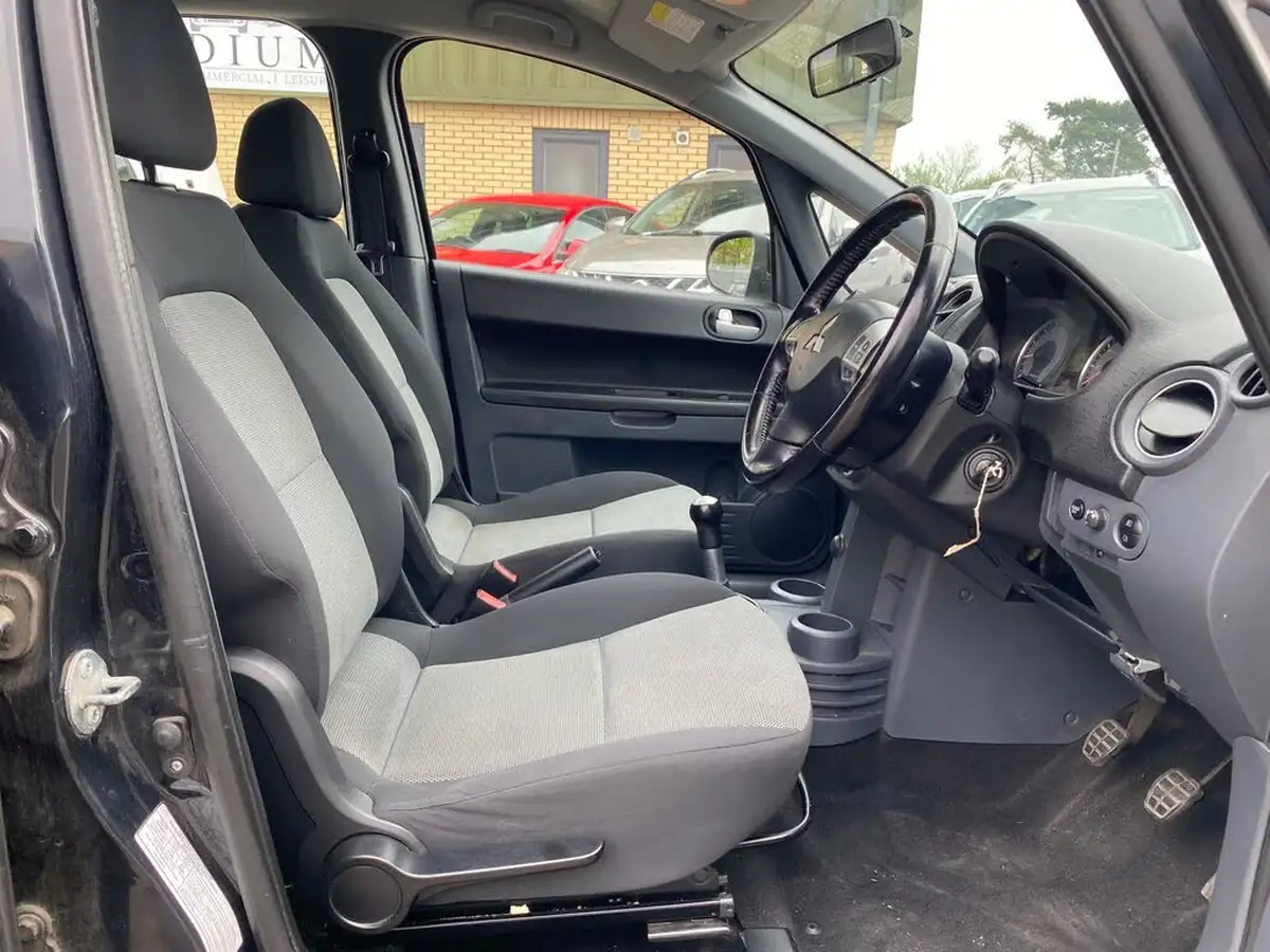 2009-mitsubishi-colt-13-clear-tec-5d-big-7