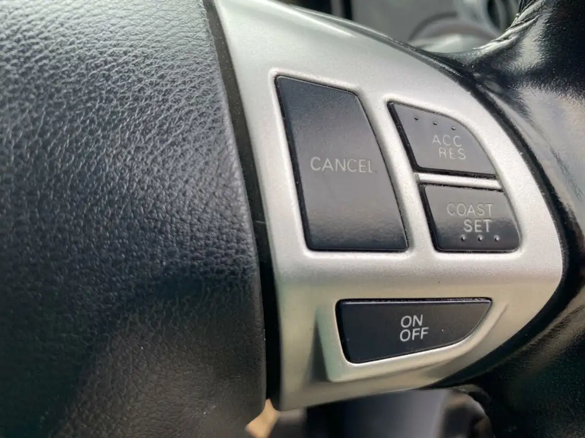 2009-mitsubishi-colt-13-clear-tec-5d-big-31