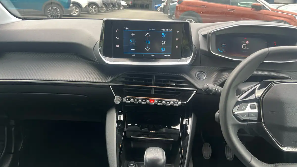 2022-peugeot-208-12-puretech-allure-premium-100bhp-big-9