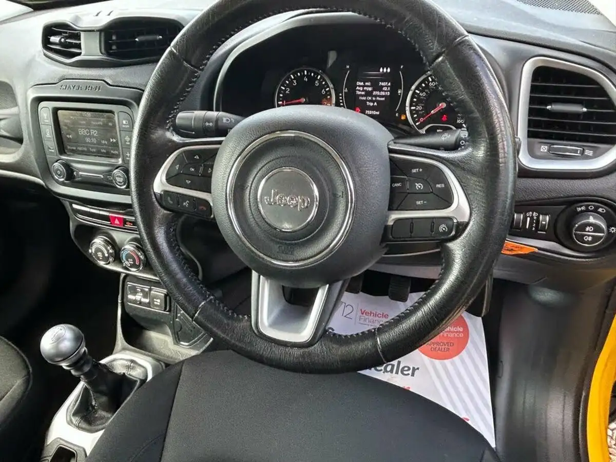 2015-jeep-renegade-14-multiair-ii-longitude-big-25