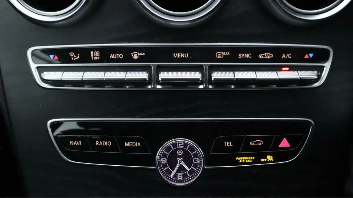 2019-mercedes-benz-c-class-20d-c300d-amg-line-245ps-ss-saloon-4d-big-10