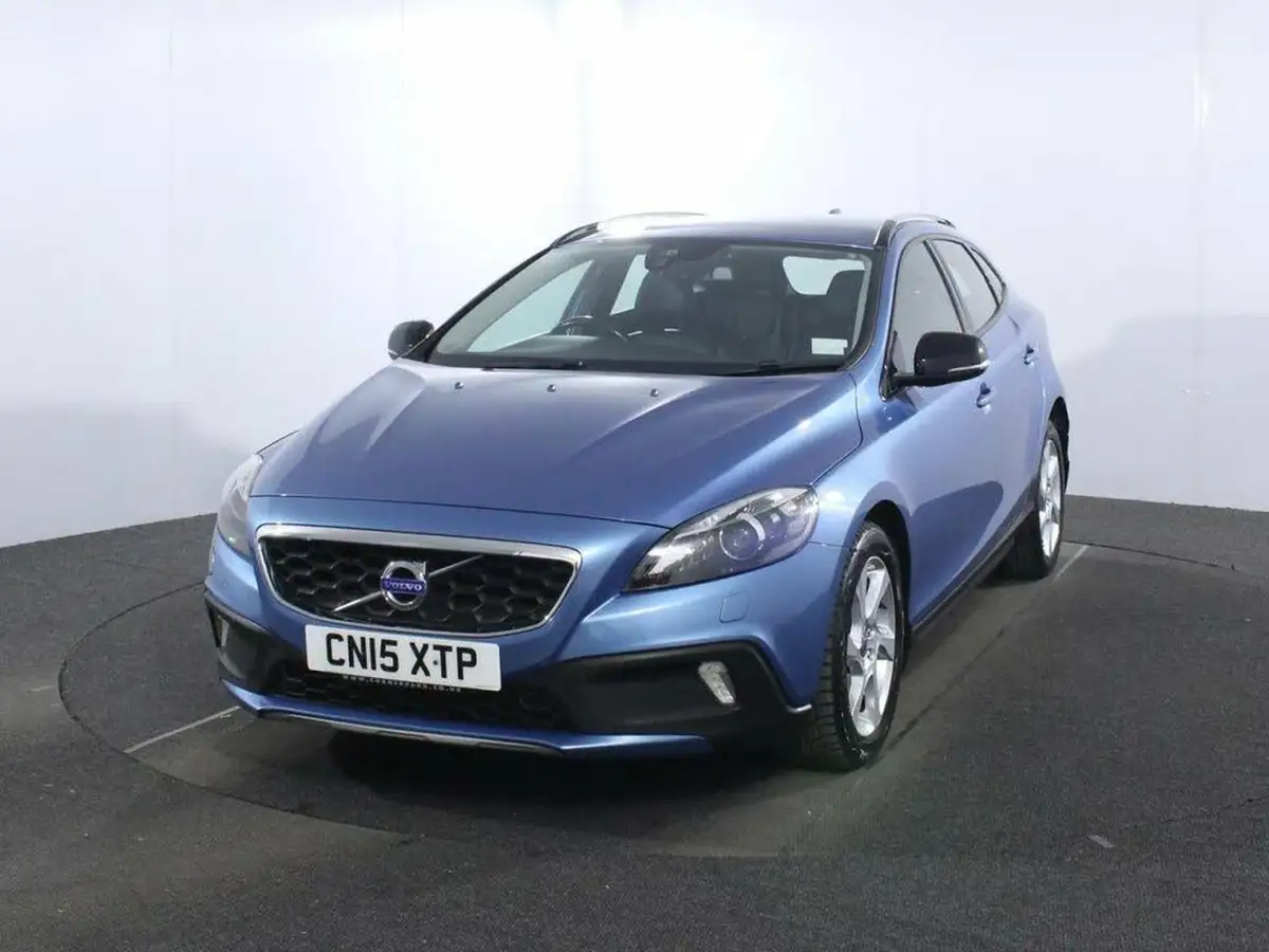 2015-volvo-v40-16td-d2-cross-country-lux-powershift-big-2
