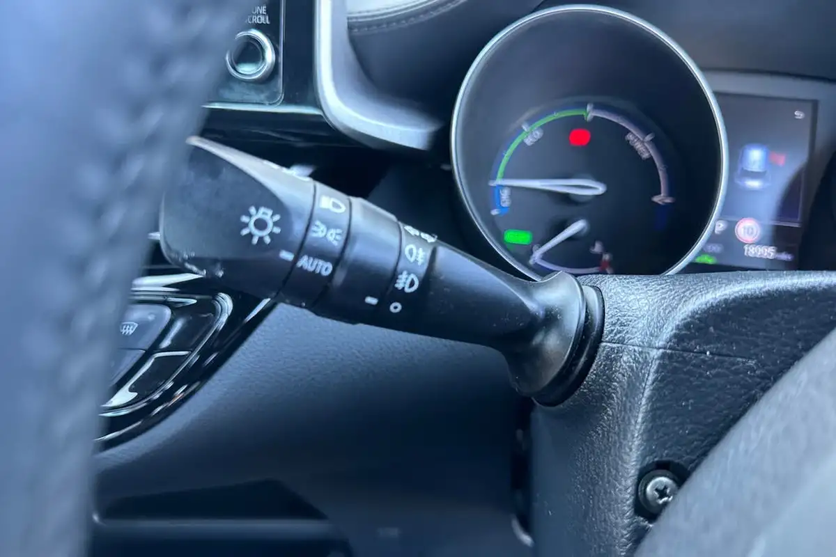 2020-toyota-c-hr-18-vvt-i-icon-parking-pack-big-32