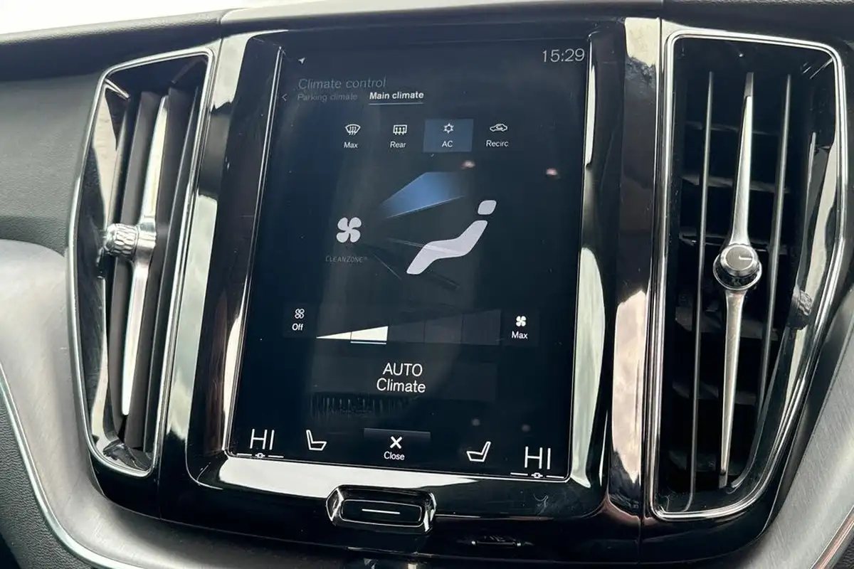 2020-volvo-xc60-20td-d4-momentum-big-22