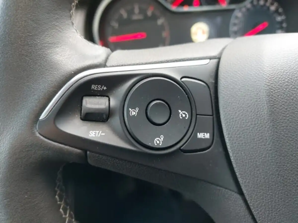 2021-vauxhall-grandland-x-12-sri-nav-big-12