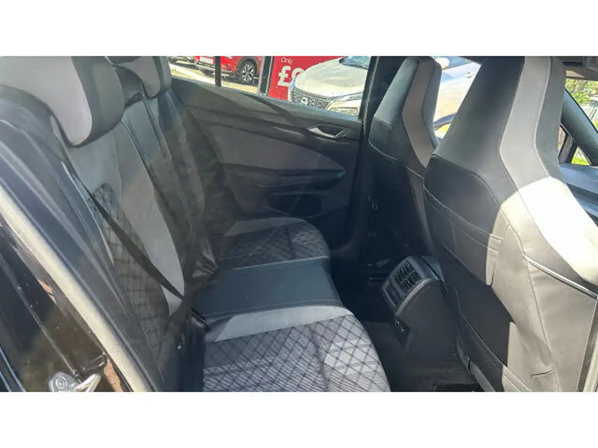 2022-volkswagen-golf-15-tsi-r-line-150ps-hatchback-big-15