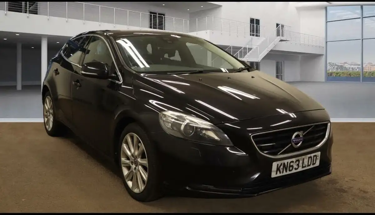 2013-volvo-v40-16td-d2-se-lux-nav-ss-powershift-big-0