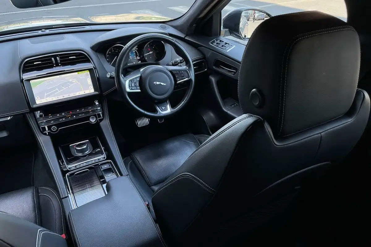 2019-jaguar-f-pace-20-i4d-r-sport-180ps-awd-auto-big-36