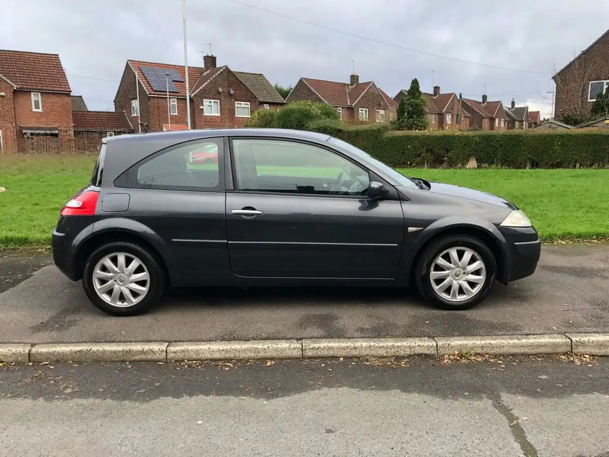 2009-renault-megane-16-dynamique-vvt-111bhp-hatchback-3d-big-5
