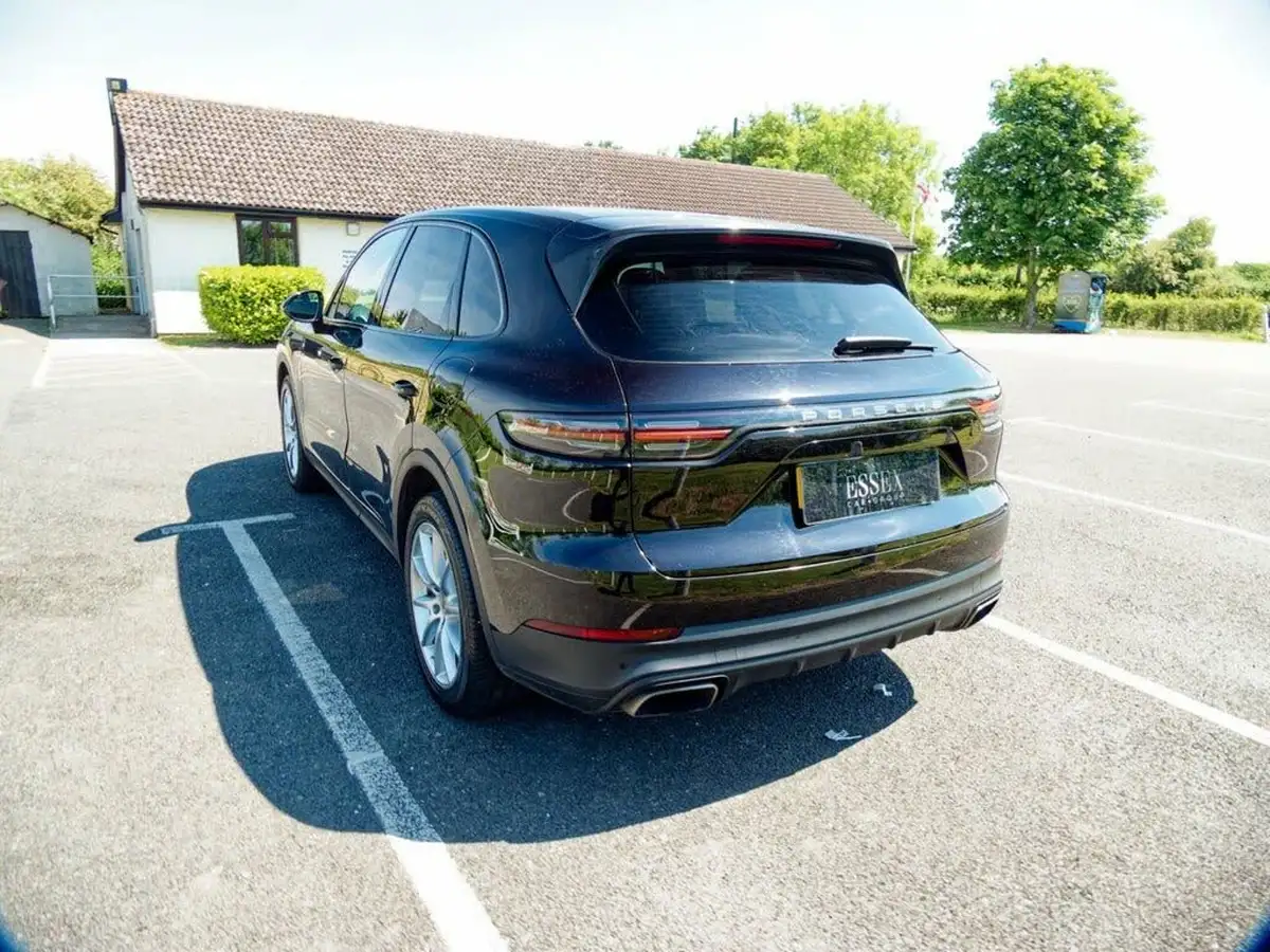2018-porsche-cayenne-30-v6-e-hybrid-big-19