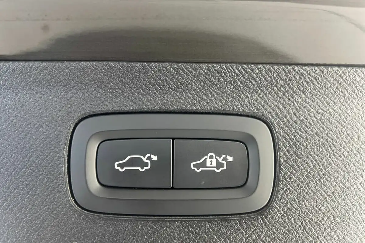 2024-volvo-xc90-20-t8-plus-big-27