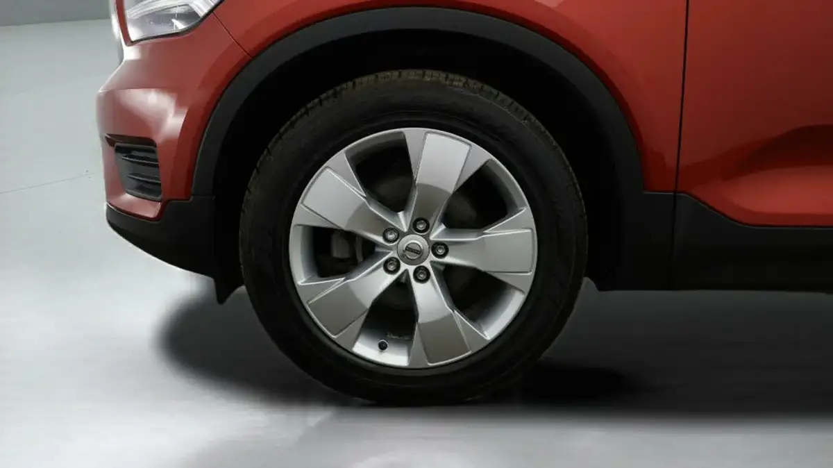 2020-volvo-xc40-20td-d3-momentum-geartronic-big-17