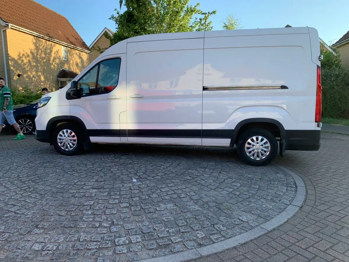 2022-maxus-e-deliver-9-e-lh-515kwh-big-55
