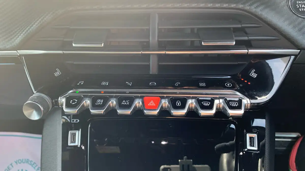 2022-peugeot-2008-suv-e-gt-premium-big-49