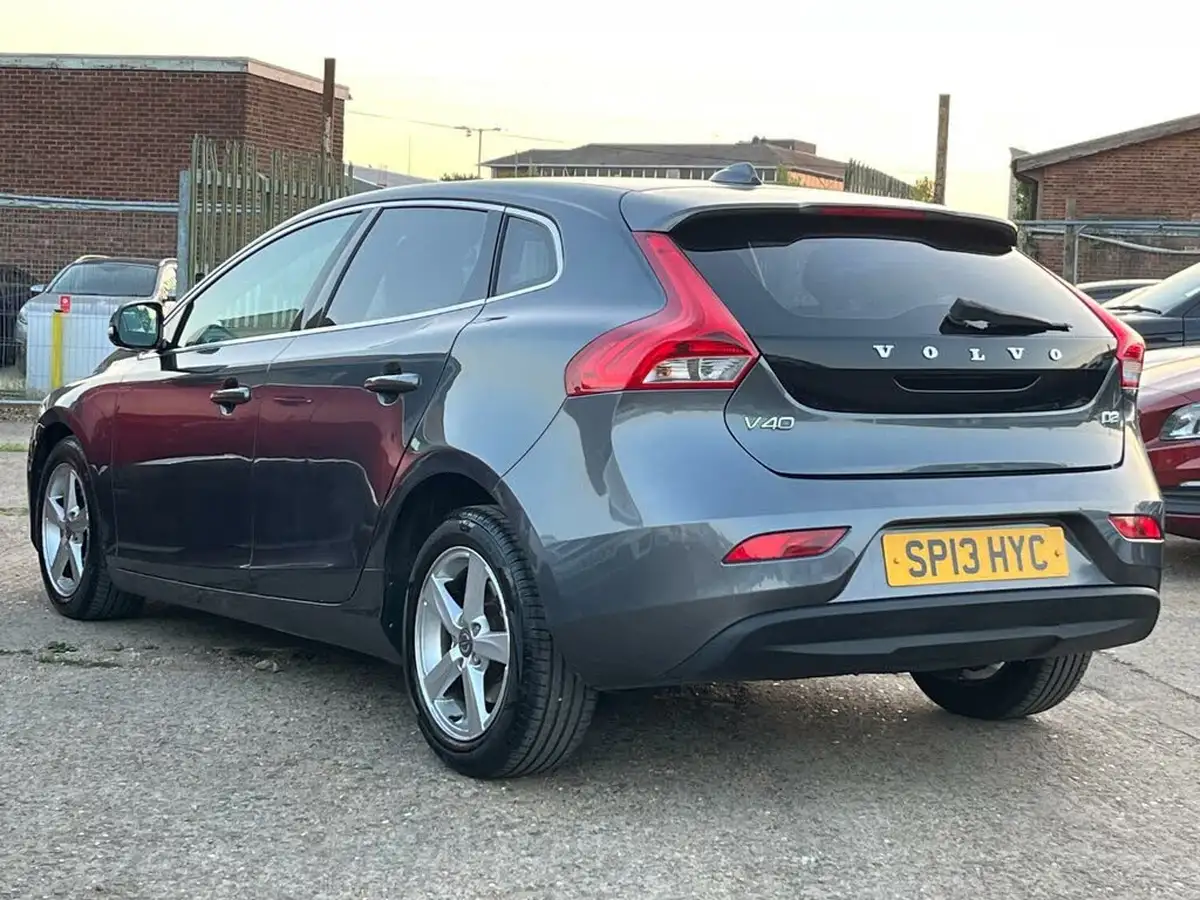2013-volvo-v40-16td-d2-se-ss-big-2