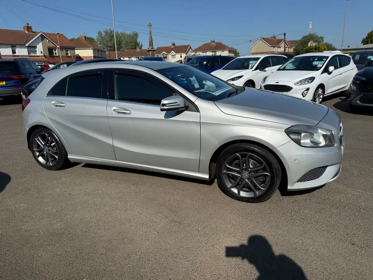 2014-mercedes-benz-a-class-18-cdi-a200-sport-7g-dct-big-4