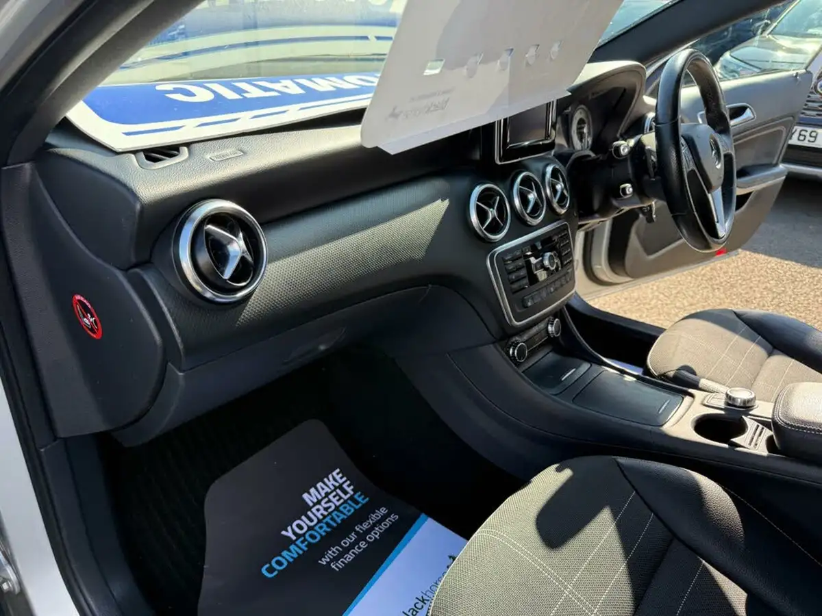 2014-mercedes-benz-a-class-18-cdi-a200-sport-7g-dct-big-32
