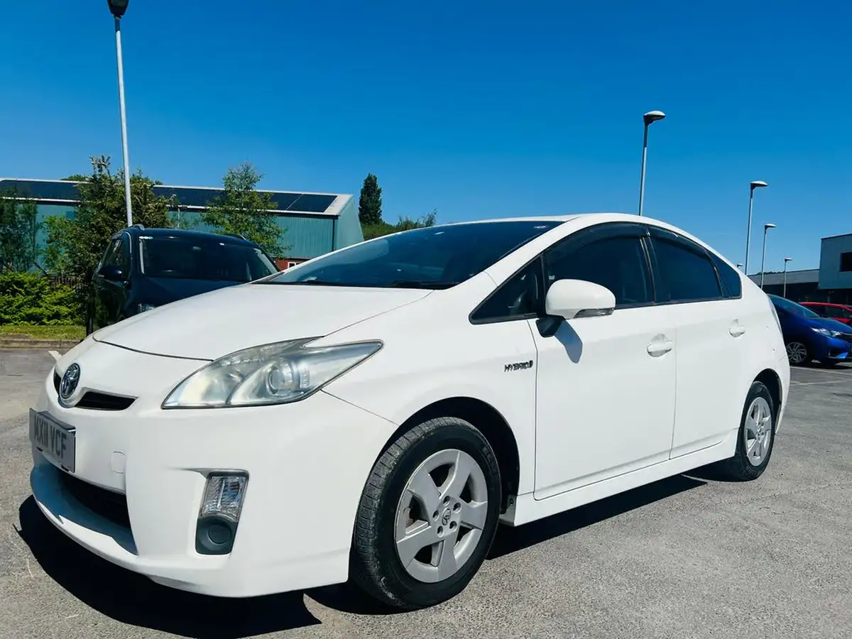 2011-toyota-prius-big-15