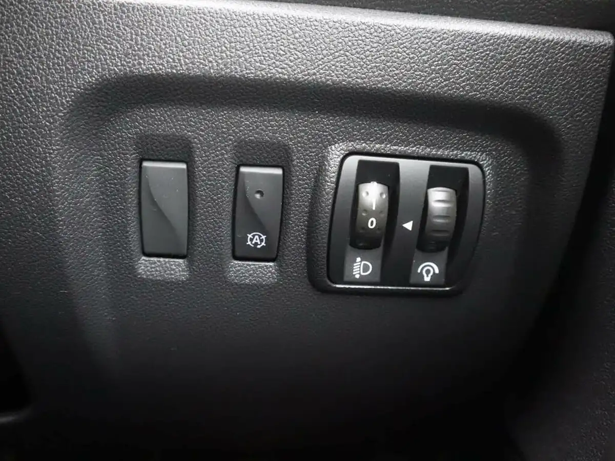 2018-renault-captur-09-tce-iconic-big-27