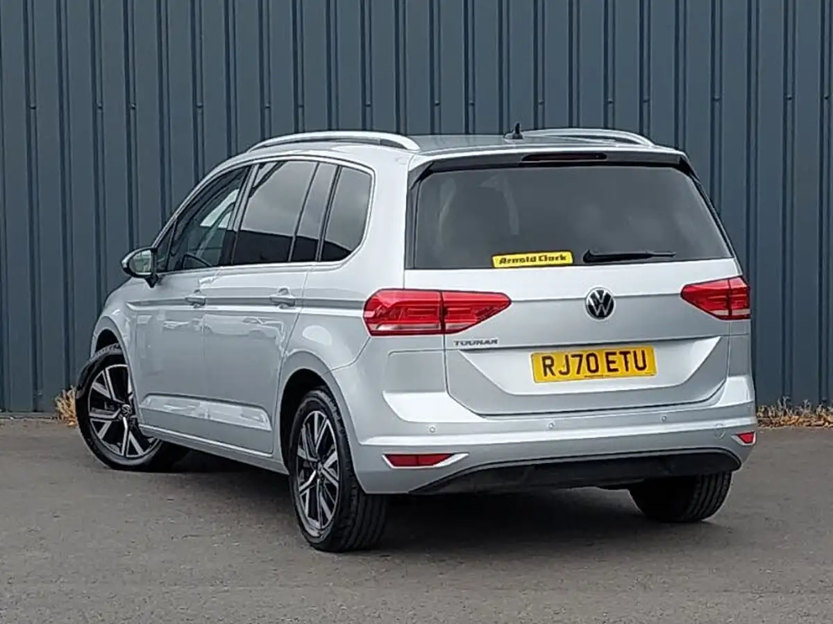 2020-volkswagen-touran-15-tsi-sel-dsg-big-1