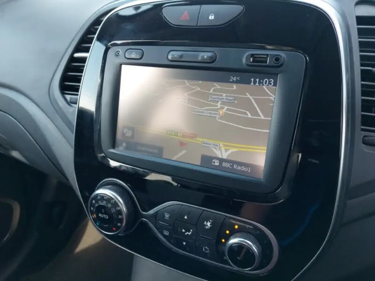 2018-renault-captur-09-tce-iconic-big-10