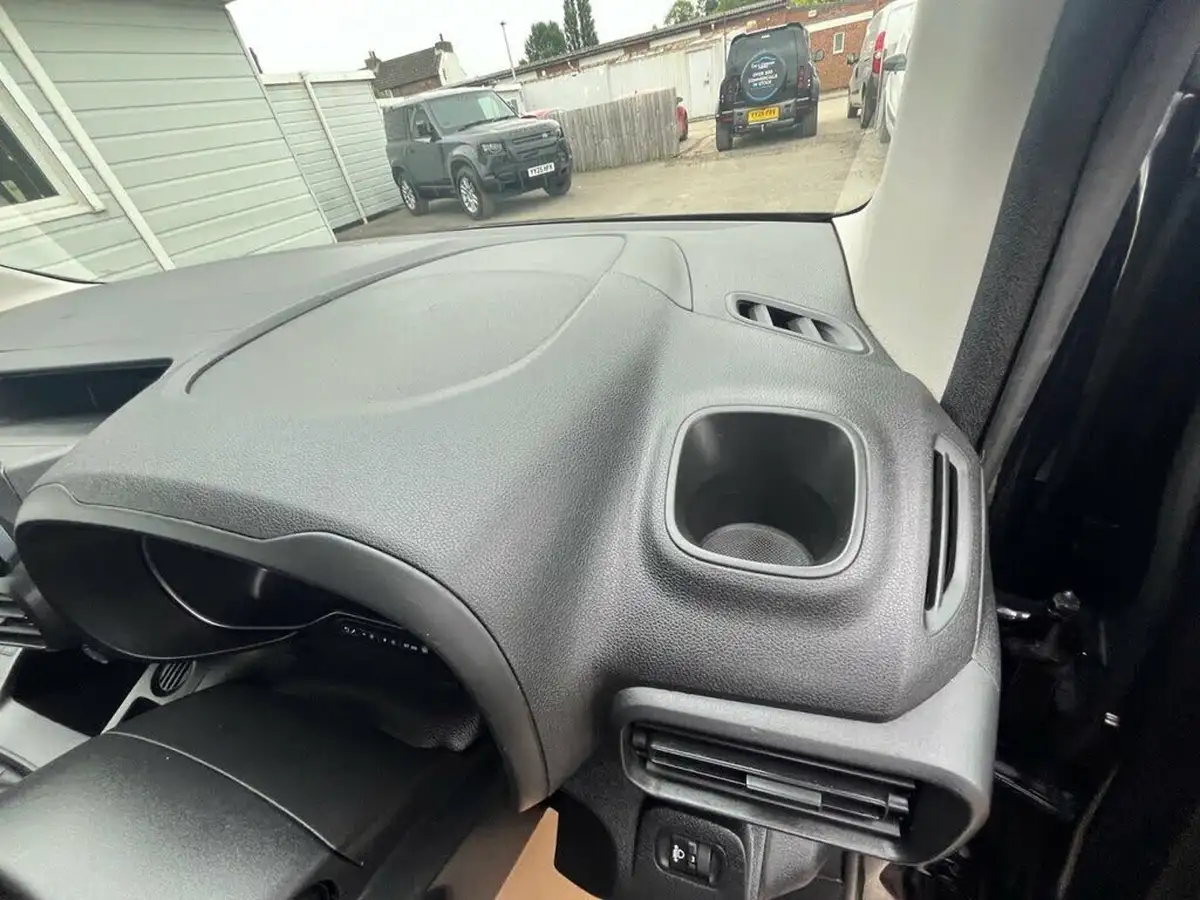2022-toyota-proace-city-15d-active-big-22