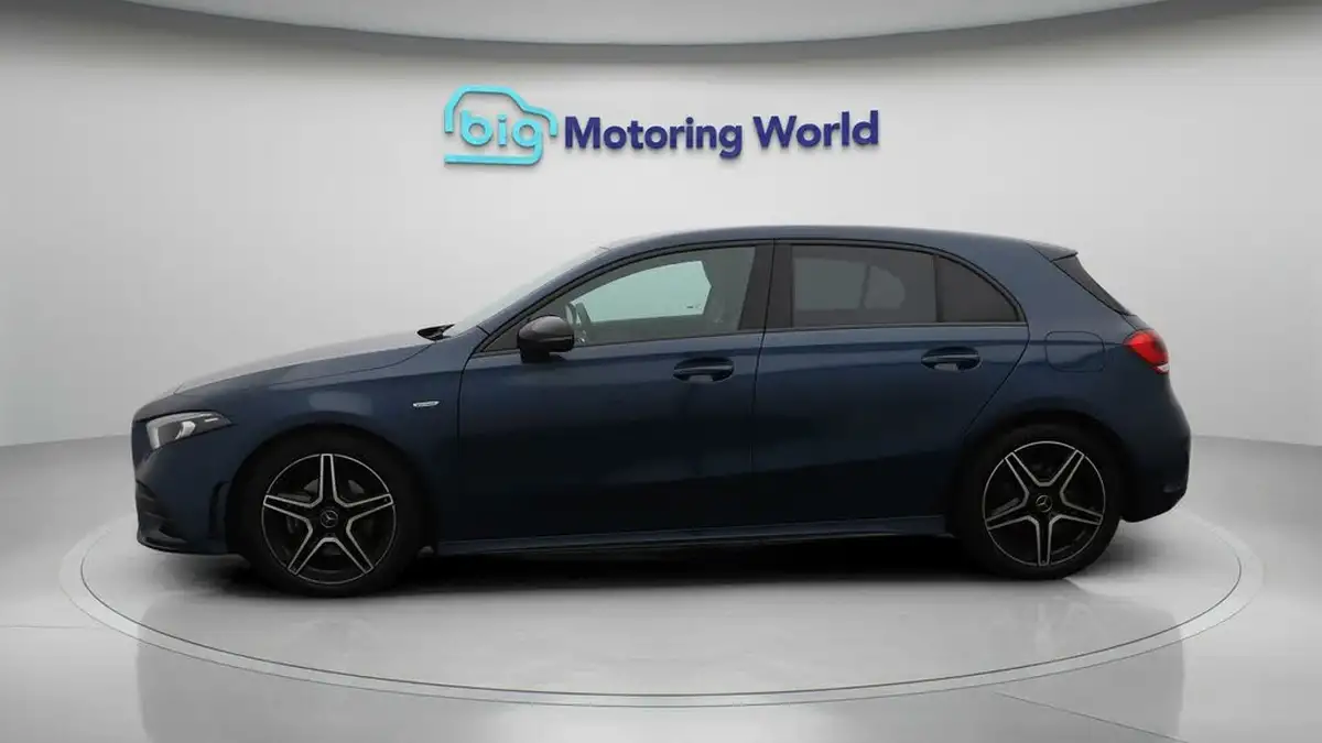 2022-mercedes-benz-a-class-13-a200-amg-line-executive-edition-hatchback-5d-7g-dct-big-4