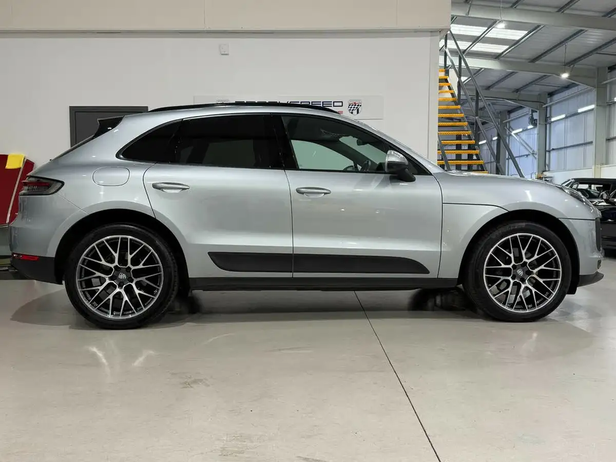 2018-porsche-macan-big-1