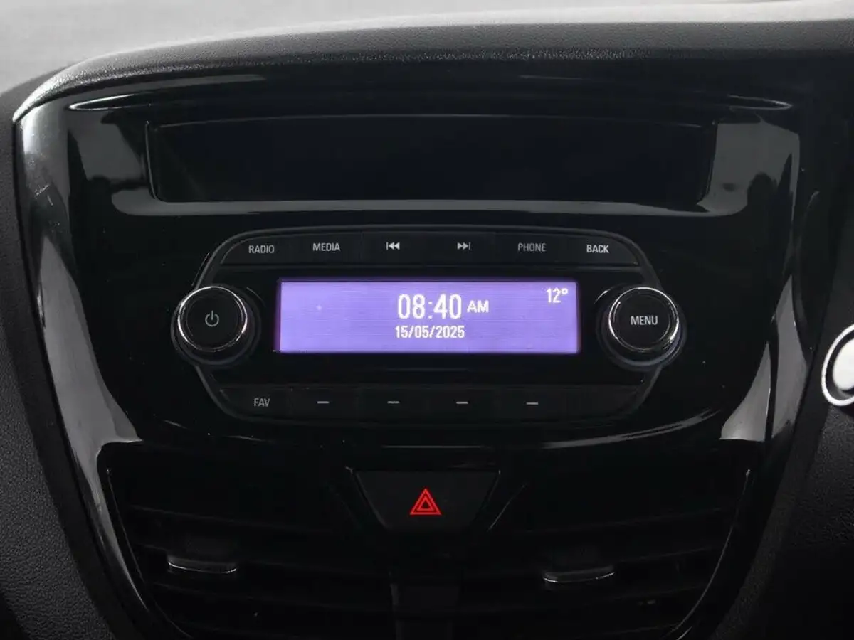 2015-vauxhall-viva-10-sl-big-13