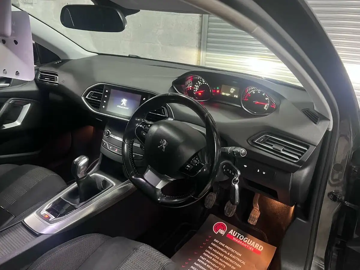 2017-peugeot-308-12-puretech-allure-110bhp-big-22