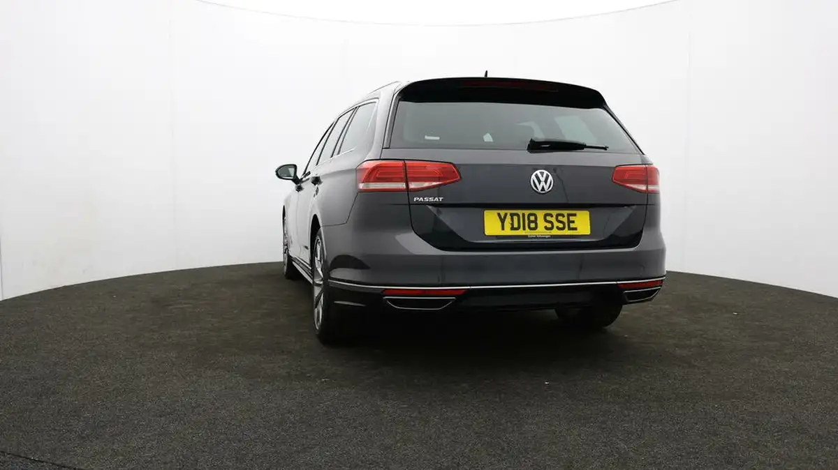 2018-volkswagen-passat-20tdi-r-line-150ps-ss-estate-5d-dsg-big-30