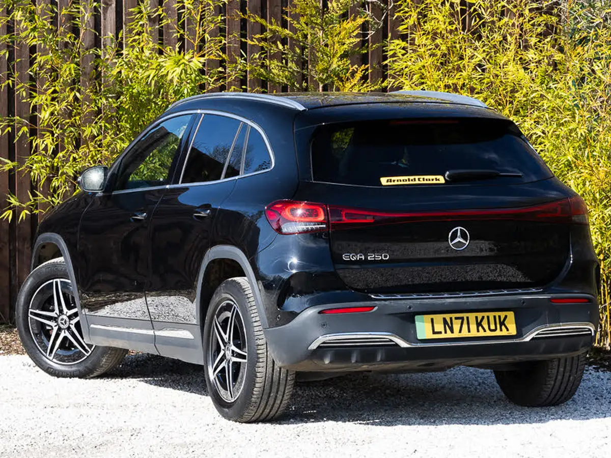 2021-mercedes-benz-eqa-e-eqa-250-amg-line-big-1