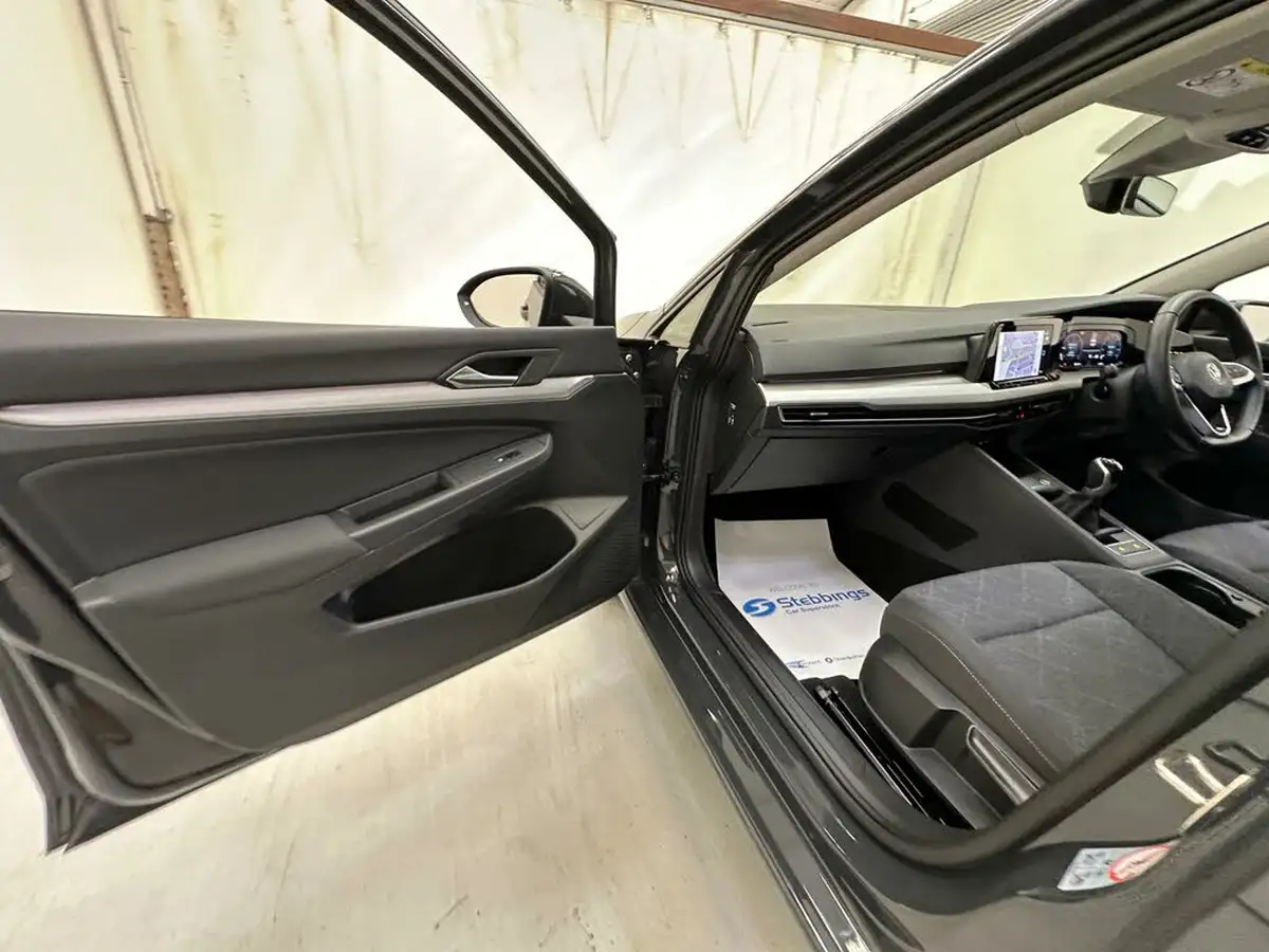 2020-volkswagen-golf-20tdi-life-hatchback-big-29