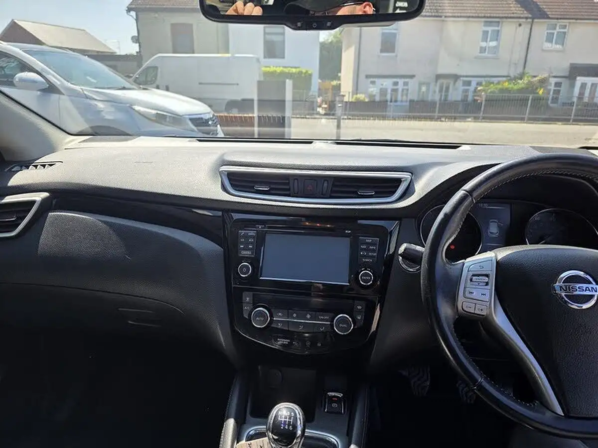 2017-nissan-qashqai-12-dig-t-tekna-big-15