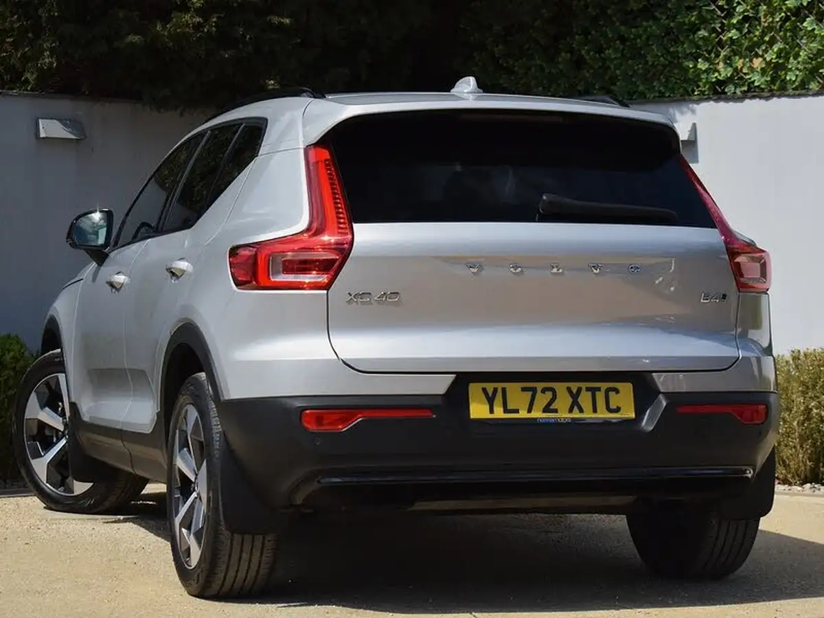 2022-volvo-xc40-20-b4-plus-awd-big-1
