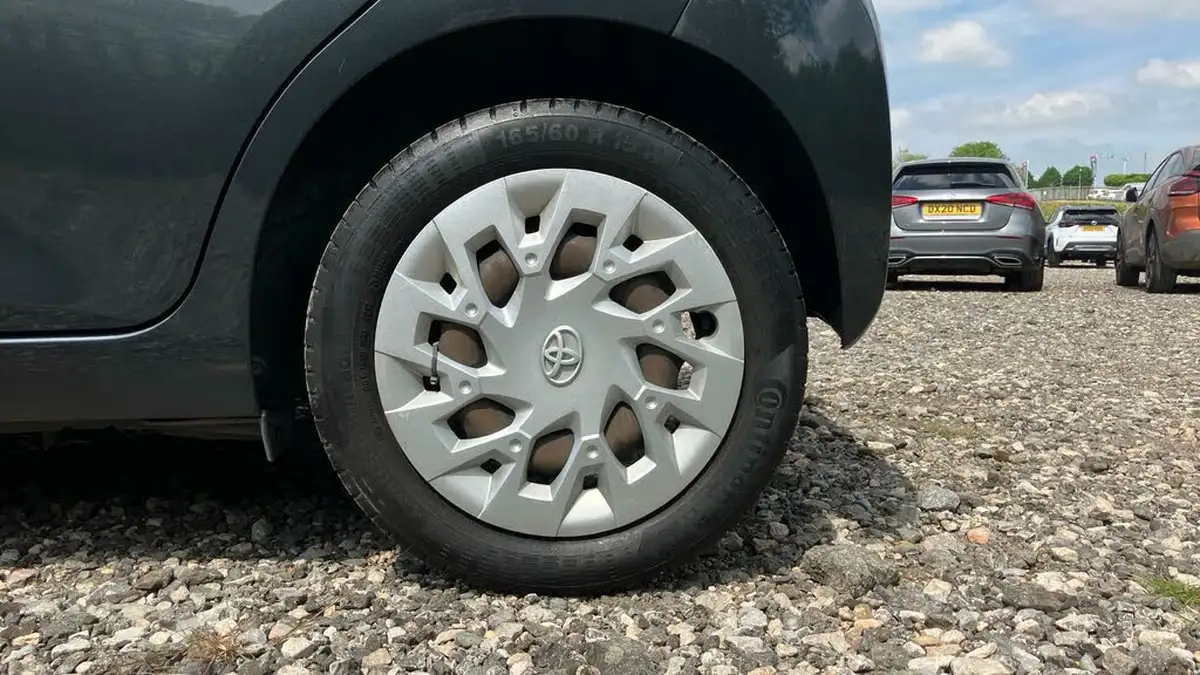 2019-toyota-aygo-10-vvt-i-x-play-tss-x-shift-big-17