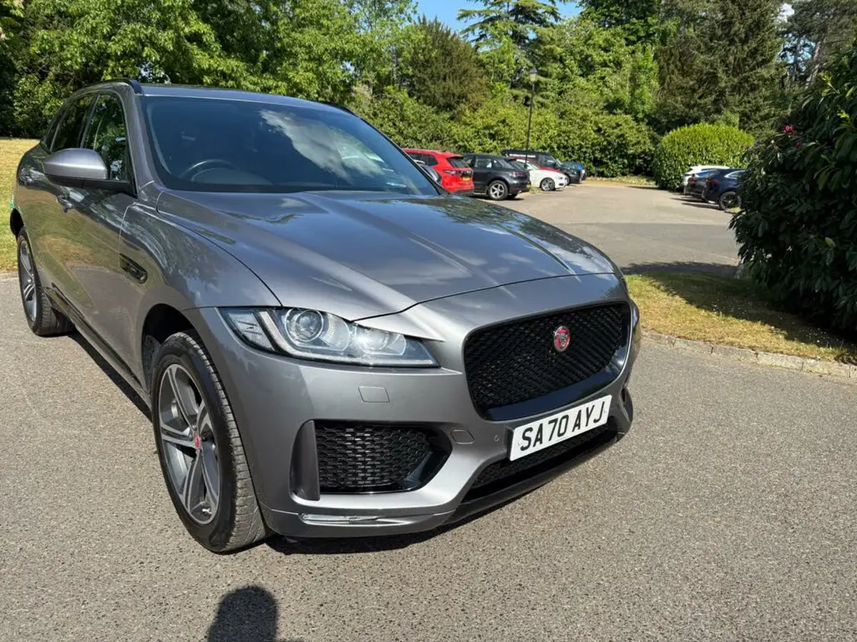 2020-jaguar-f-pace-20-i4d-chequered-flag-180ps-big-12