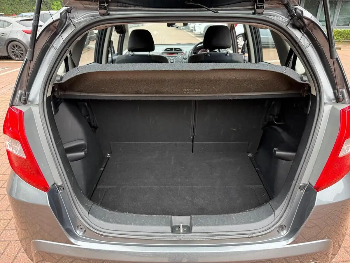 2012-honda-jazz-14-es-cvt-big-27
