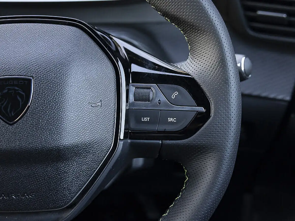 2024-peugeot-208-12-puretech-gt-100ps-big-12