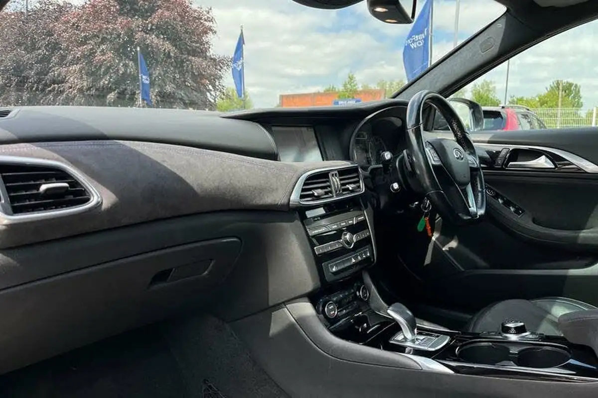 2018-infiniti-q30-20-sport-intouch-awd-auto-big-17