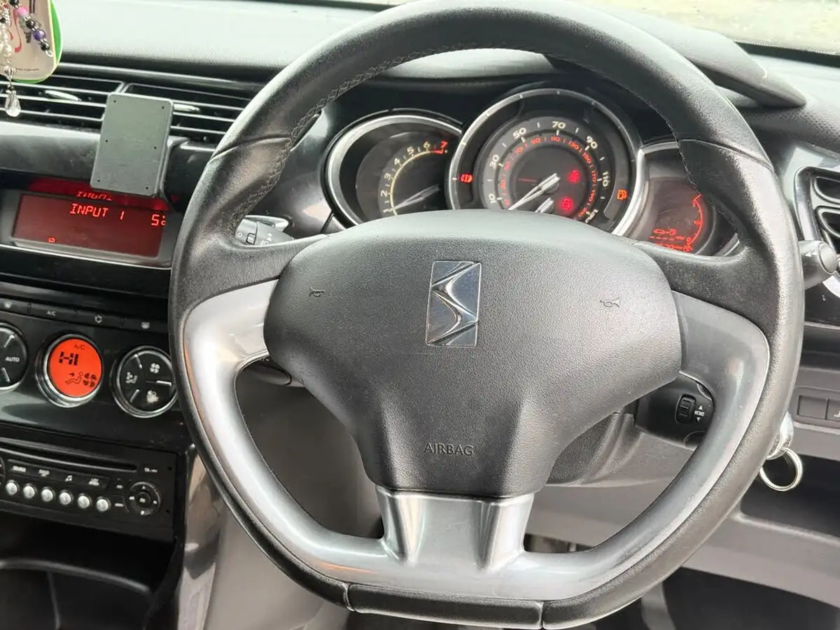2012-citroen-ds3-16-dstyle-plus-big-19